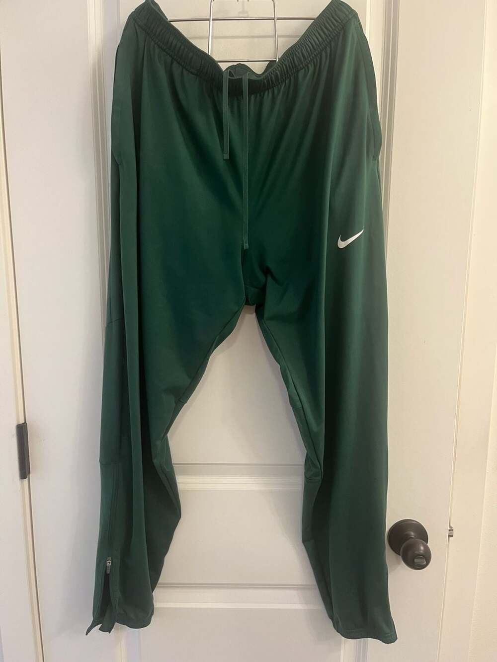 Nike Men's Dri-FIT Tapered Training Sweatpants with Zipper Ankles, Size M